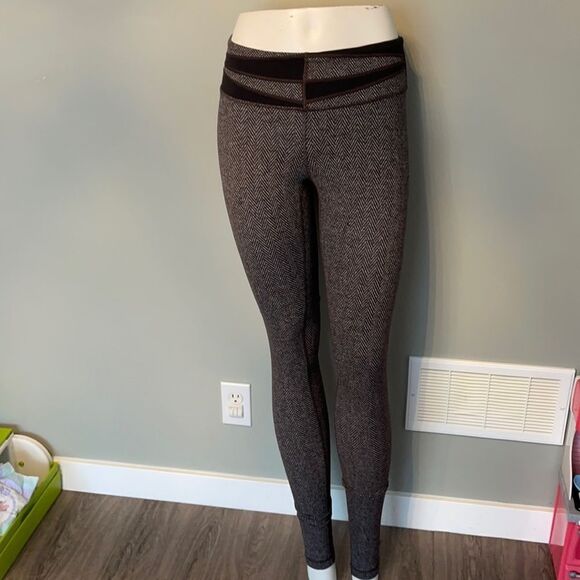 Lululemon size 2 leggings - Picture 1 of 2